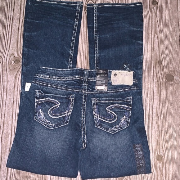 Silver Aiko Slim Bootcut Dark Wash Mid Rise Embroidered Western Blue Jeans 26 - Picture 4 of 5
